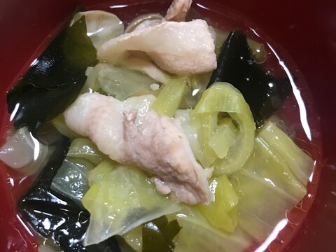ごま油香る！豚肉とネギとキャベツの中華スープ
